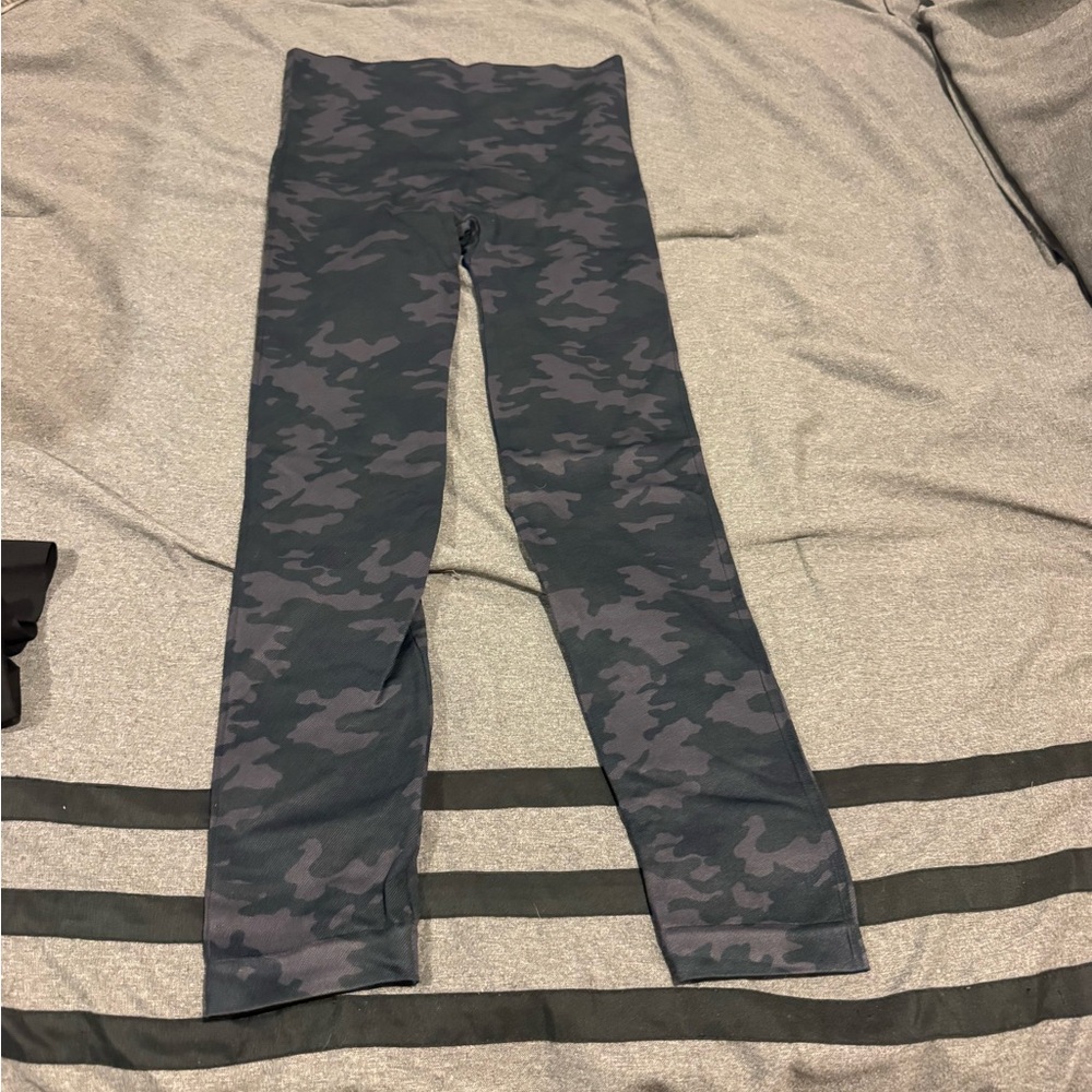 SPANX Kids Dark Camouflage Leggings